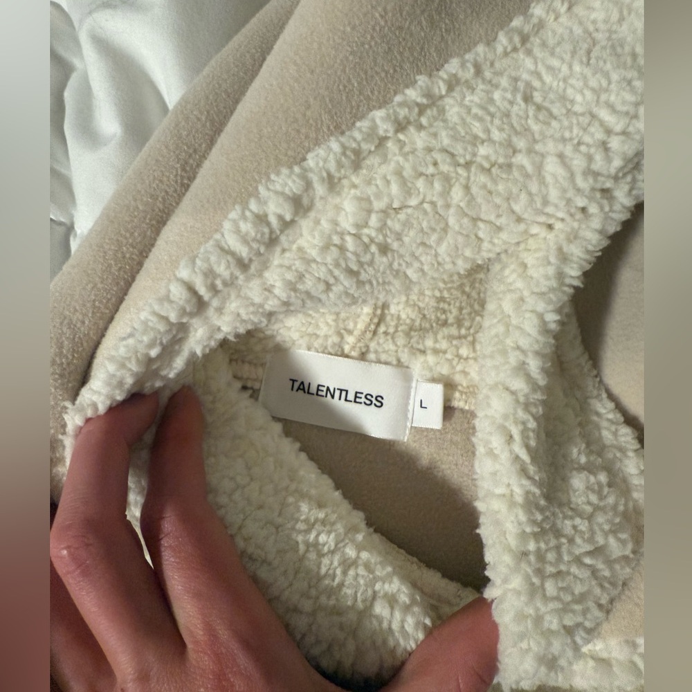 Never Worn Womens Talentless Sherpa Hoodie - Picture 5 of 5